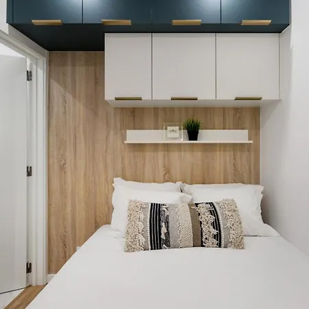 Petite Charm In Old *