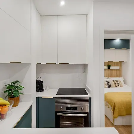 Petite Charm In Old Appartement *