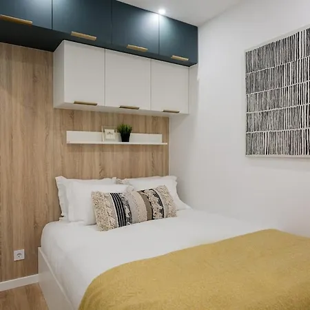 Petite Charm In Old Appartement