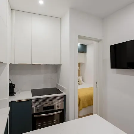 Petite Charm In Old Appartement *